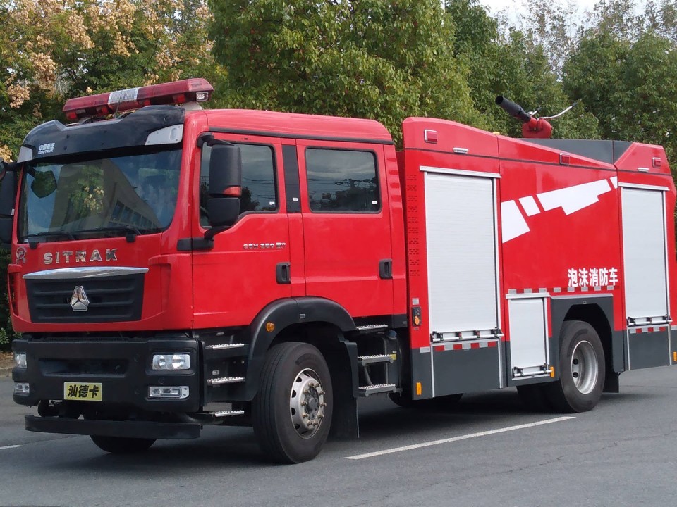 汕德卡單橋水罐消防車（7.2噸）